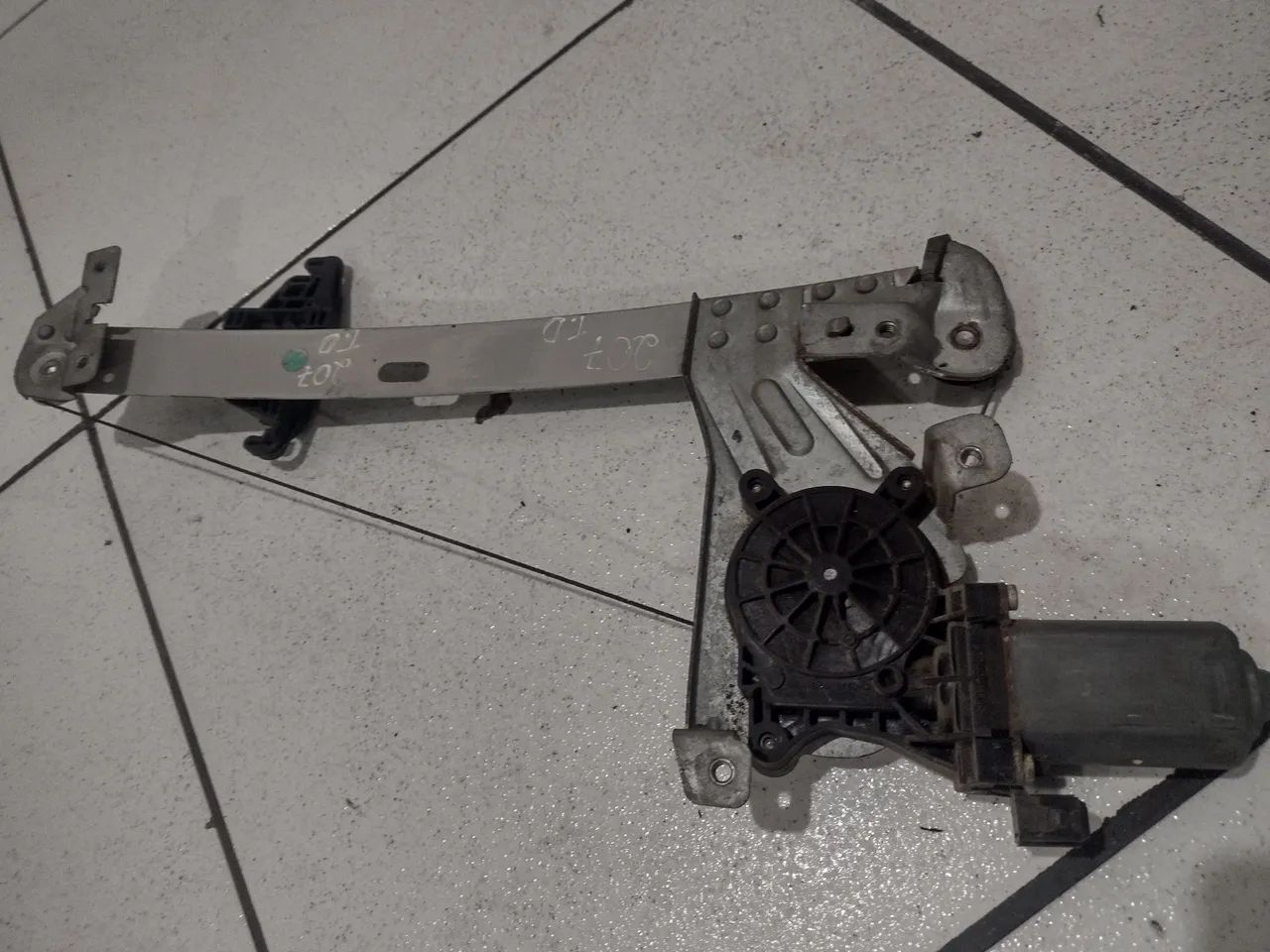 Máquina de vidro elevador elétrico traseiro direito Peugeot 207 - Foto 3