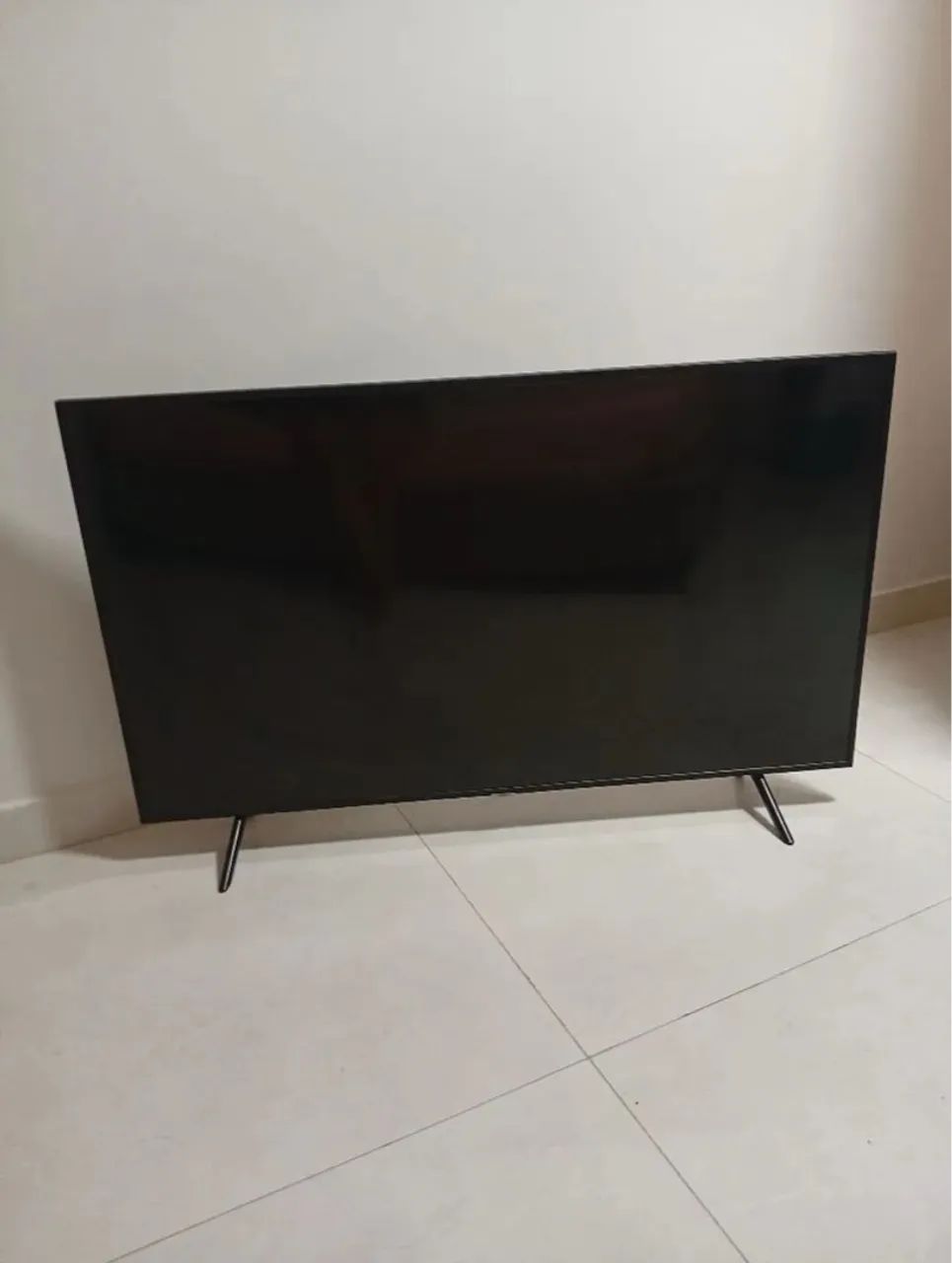 TV TU8000 50? com tela escura