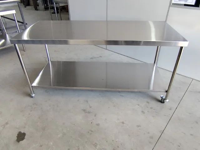 Mesa Inox 2,00m profissional com prateleira inferior
