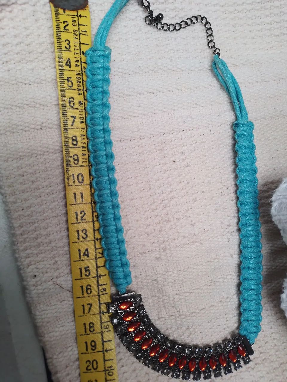 Colar feminino moderno com pedras - Foto 4