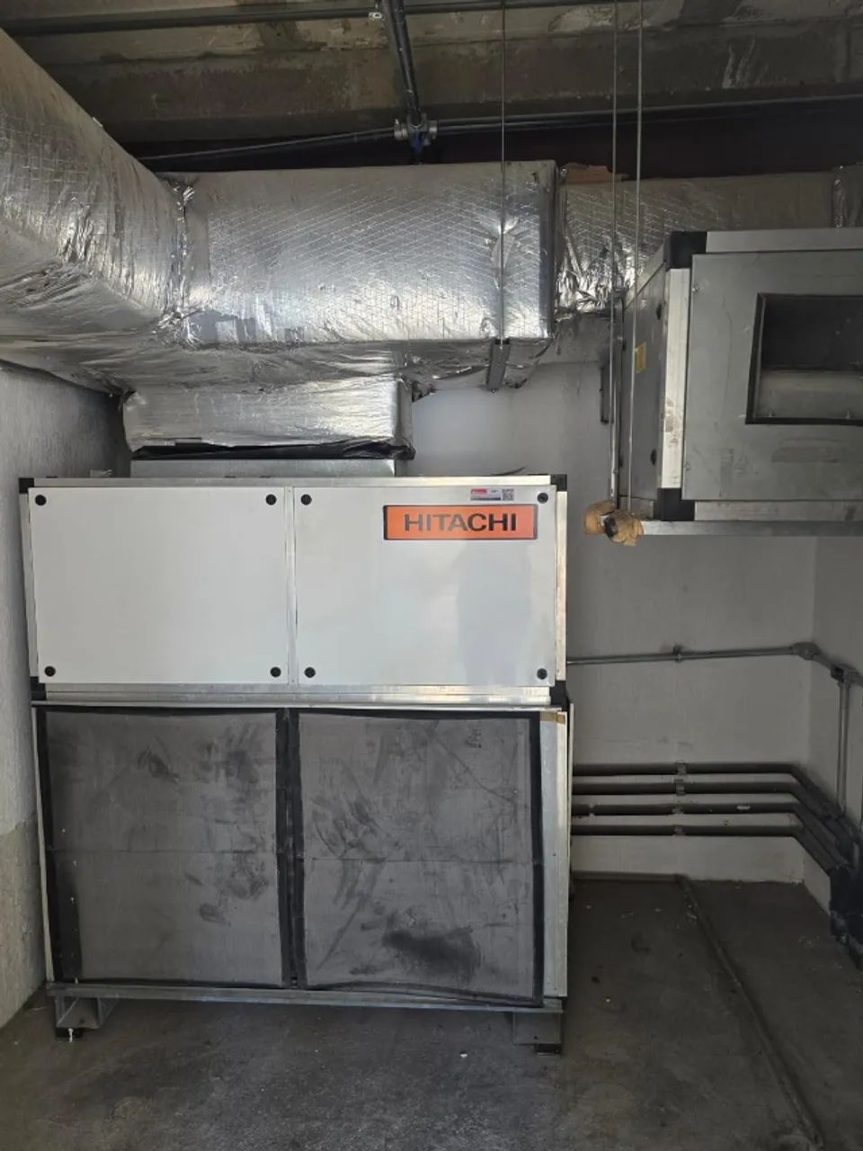 Ar-Condicionado Splitão Hitachi 15 TRs (120000 btu)com condensadora centrífuga.