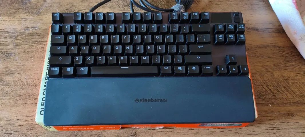 Teclado gamer Steelseries Apex 7 TKL - Foto 2