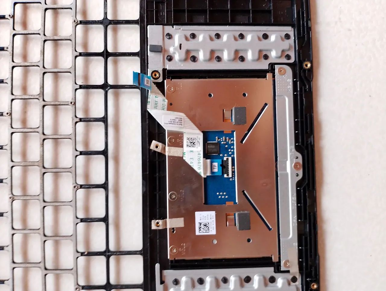 Palmrest Dell Latitude 3400 - Foto 3