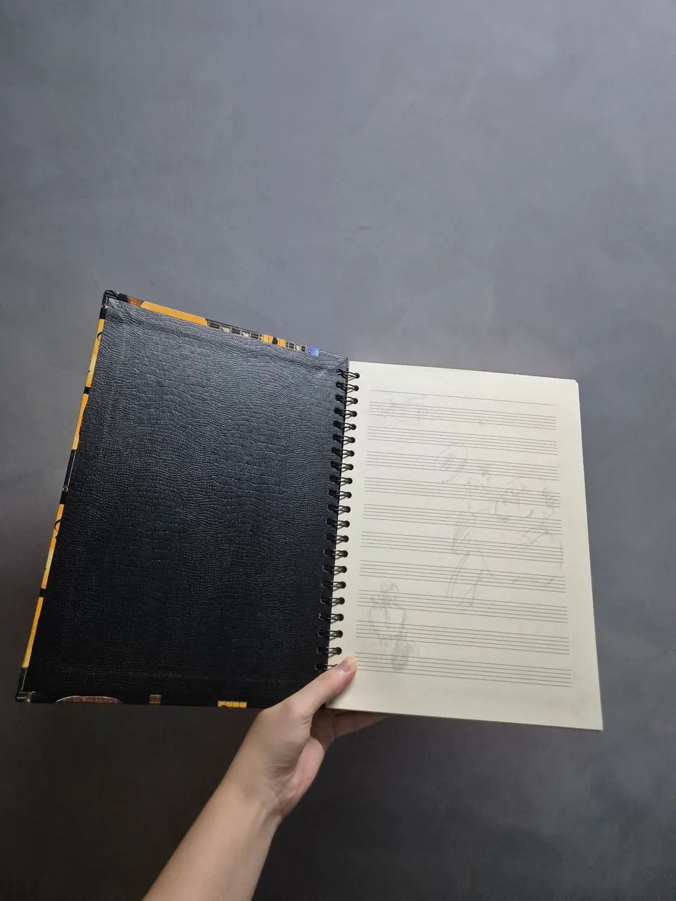 Caderno capa dura pauta musical - Foto 2