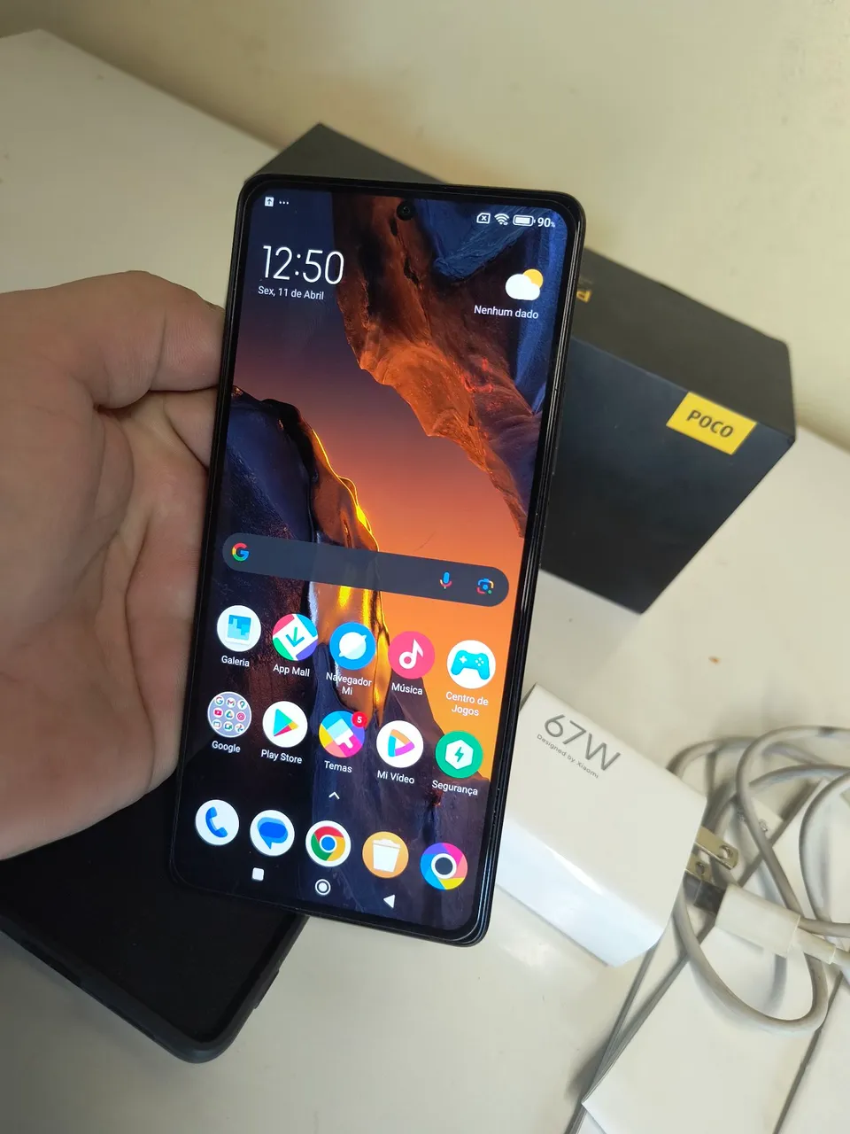 Celular poco f5 na caixa pouco uso