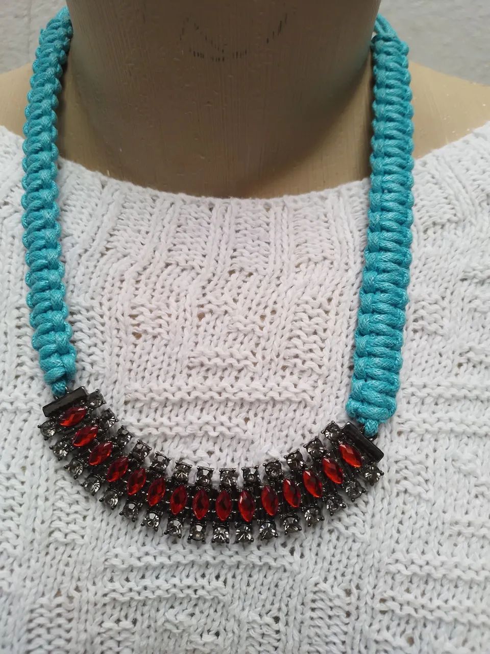 Colar feminino moderno com pedras - Foto 3