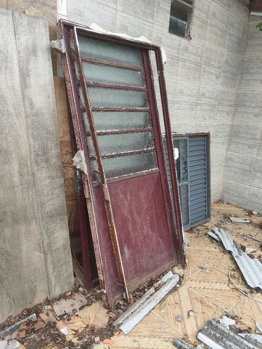 Portas e janela de ferro