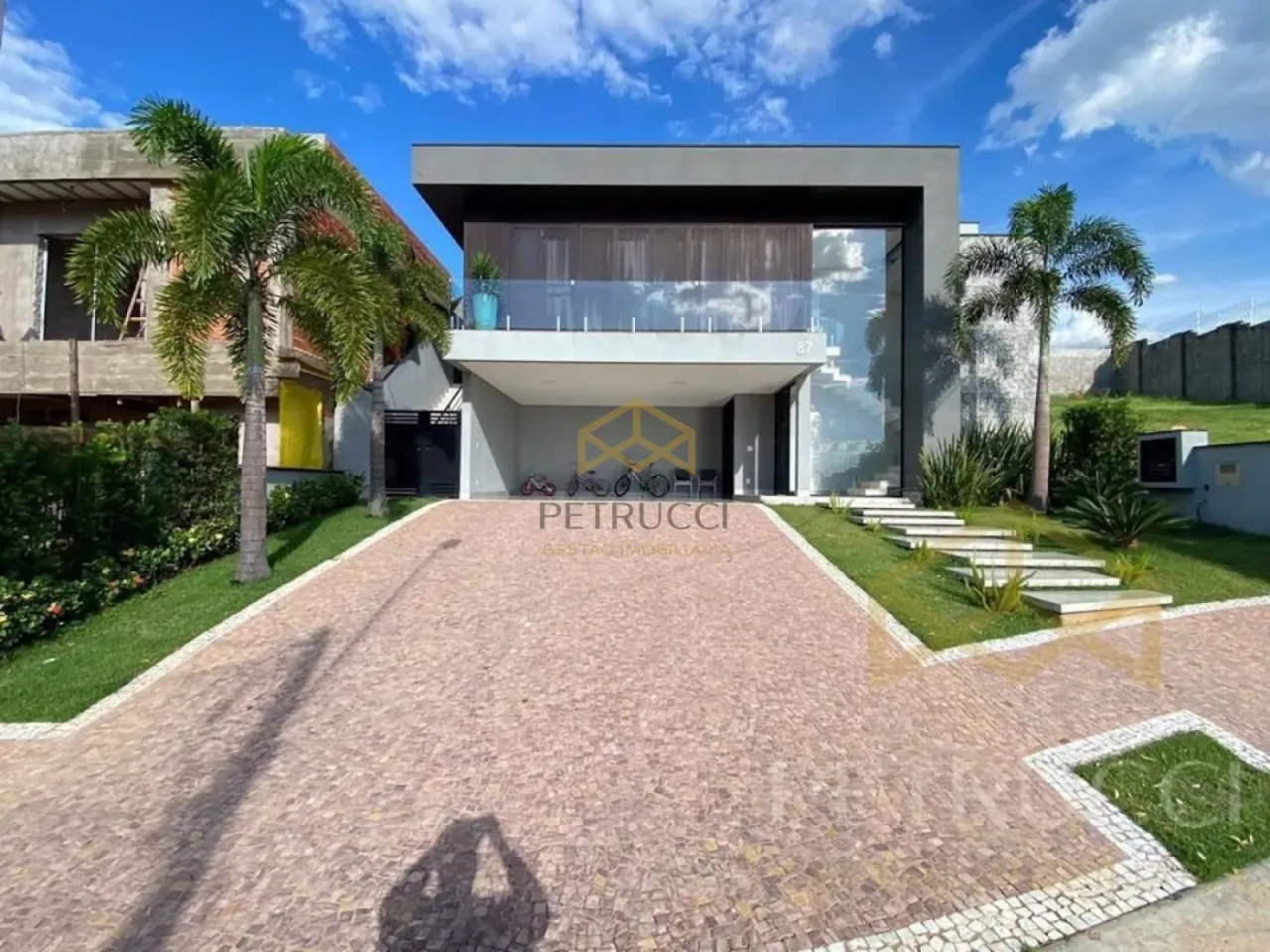 CASA À VENDA EM UM DOS CONDOMÍNIOS MAIS PROCURADOS DO SWISS PARK.