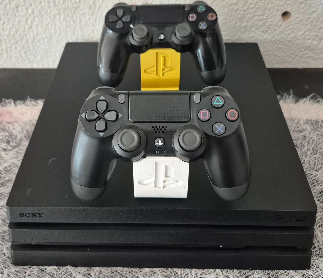 Ps4 pro 1TB com 2 controles software12 - Foto 2