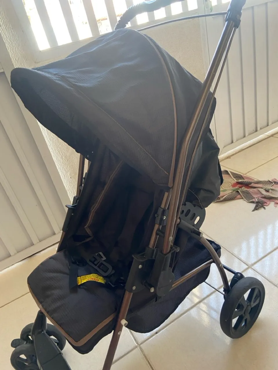 Carrinho de Bebê Compacto e Confortável