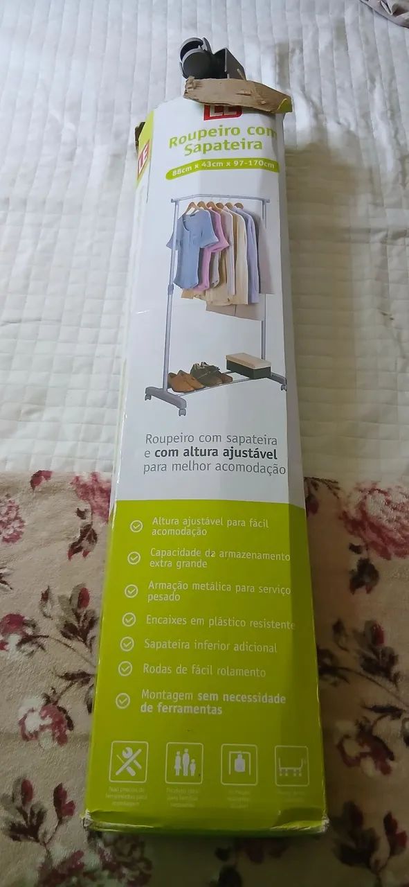 Roupeiro com Sapateira Ajustável 