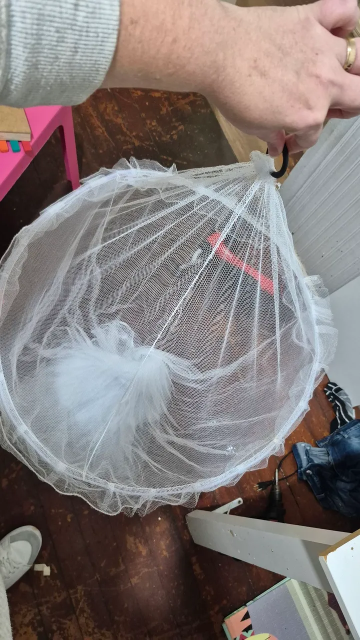 Mosquiteiro de teto - novo (serve para berço, cama de solteiro ou casal)