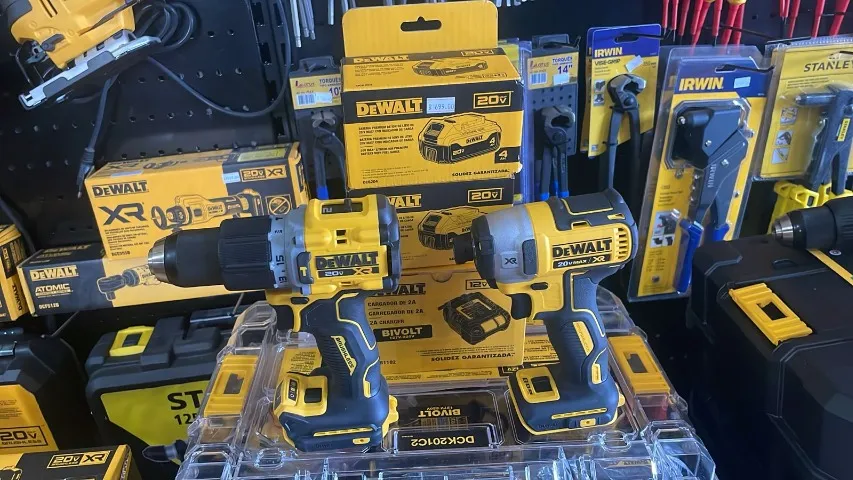 Combo Parafusadeira/Furadeira de Impacto DCD805 90Nm + Parafusadeira de Impacto 20V DeWalt