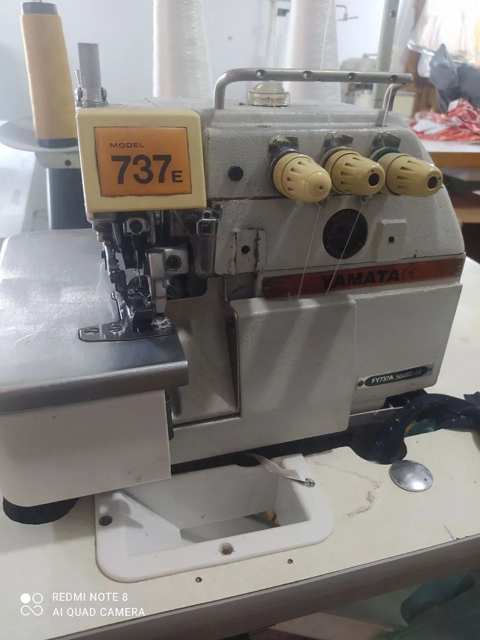 Máquina de Costura Overlock Yamata 737E