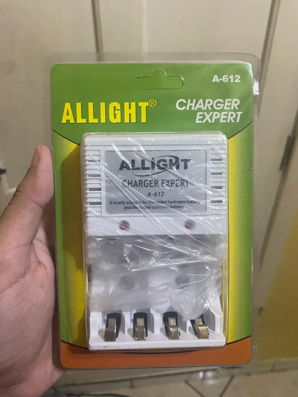 Carregador de pilhas AA 4 espaços ALLIGHT