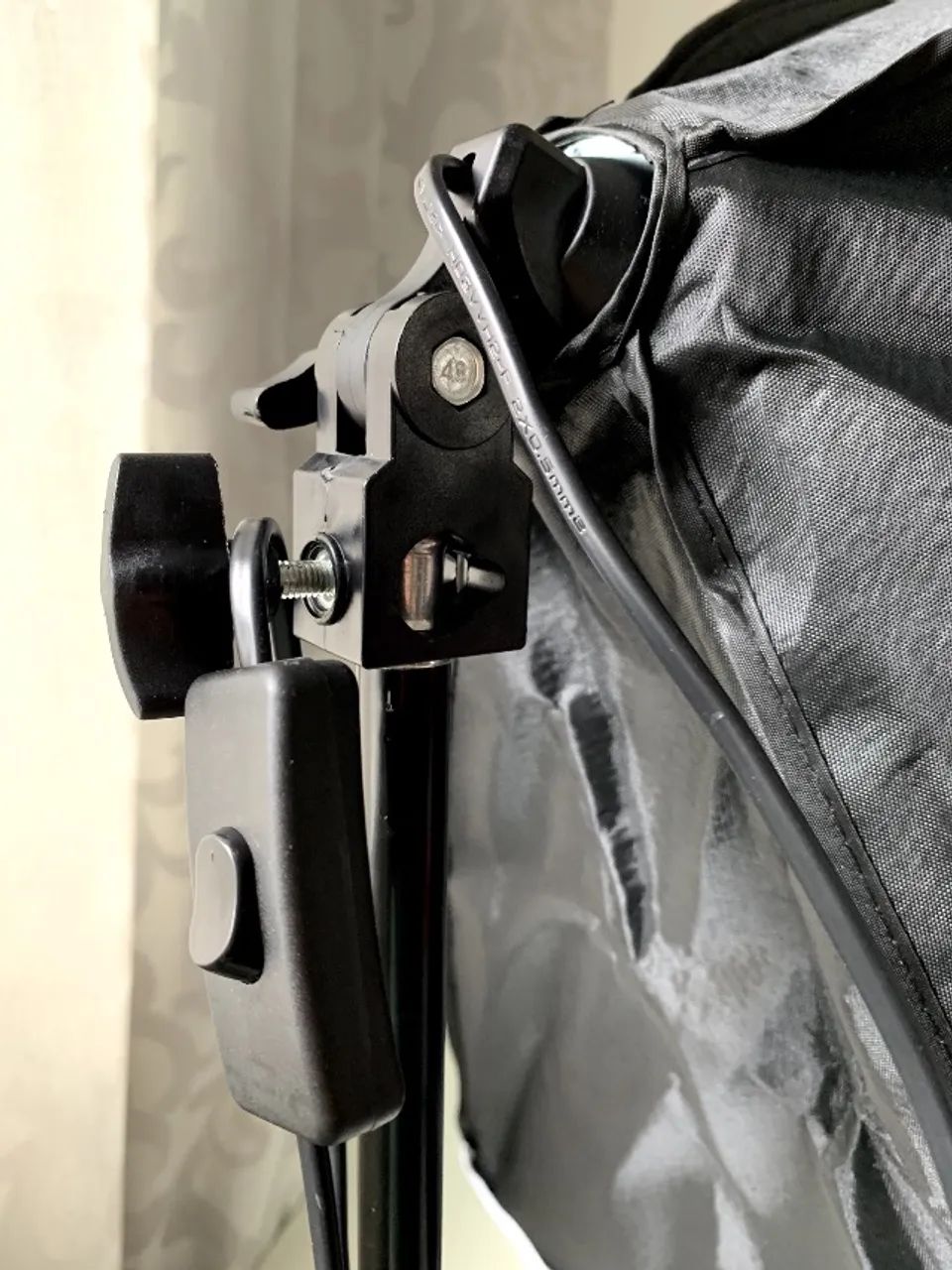 Softbox 0,70x0,50cm Novo com Tripé de Regulagem - Foto 5