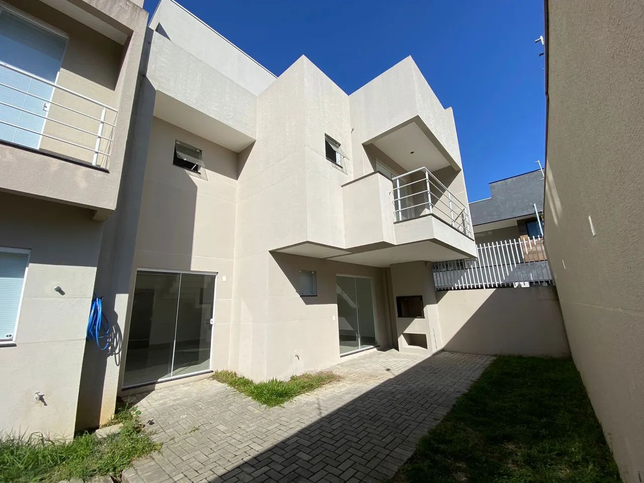 Excelente Sobrado triplex a Venda em condomínio fechado - Bairro Campo Comprido Curitiba P - Foto 2