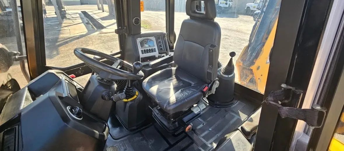 Retroescavadeira Jcb 3cx  - Foto 6