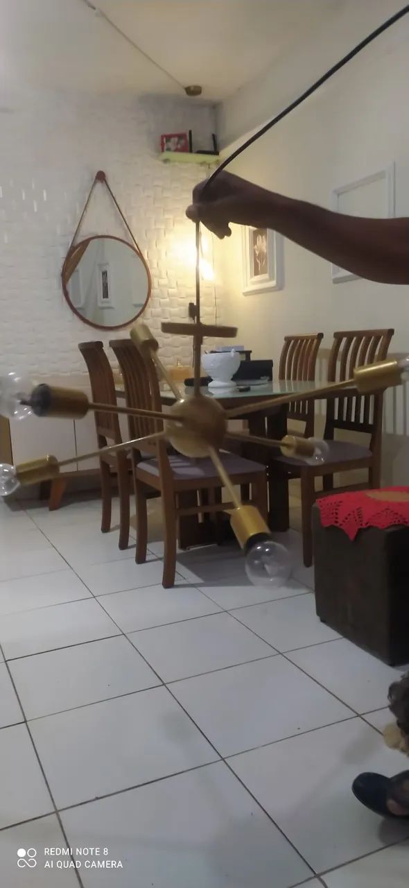 Lustre Moderno de Metal Dourado