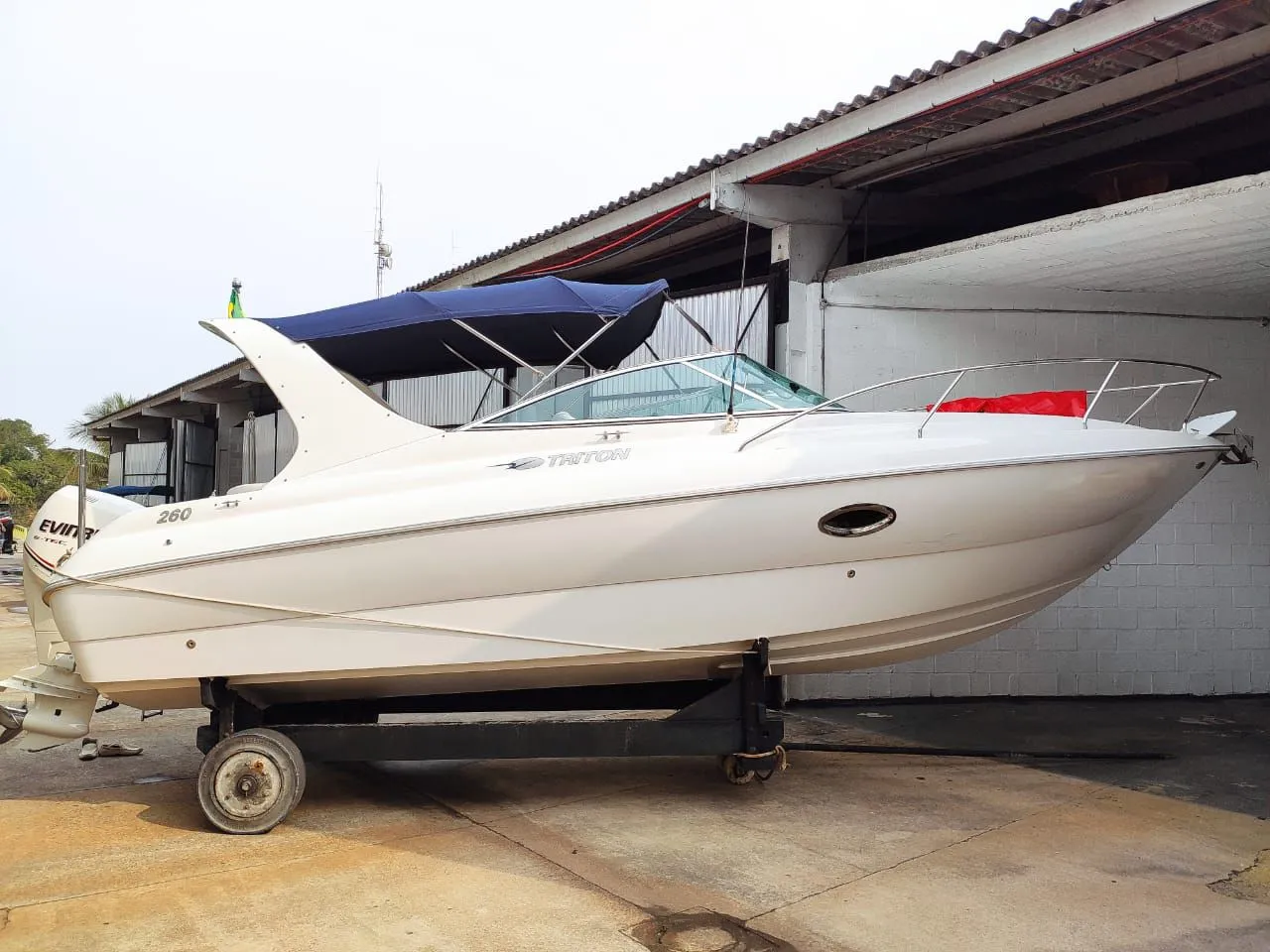 Triton 260 ano 2007 com Evinrude E-tec 225 Hp - não Focker FS