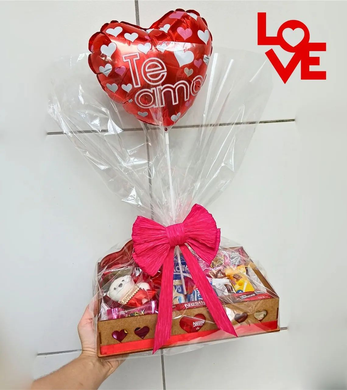 Cesta de Aniversário Romântica Com Doces e Um Porta Joias Com Ursinho.  - Foto 2