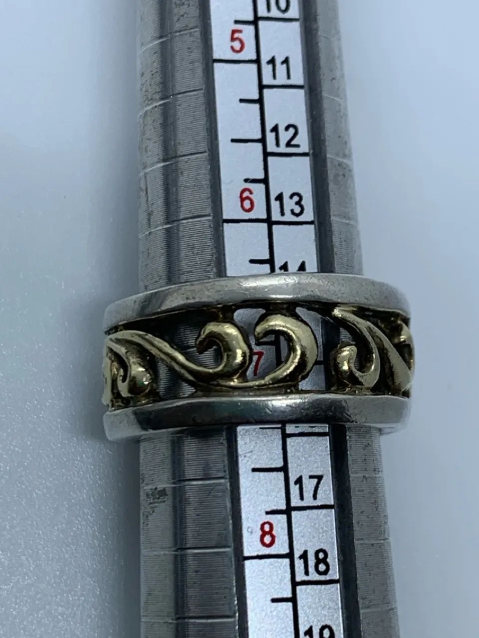 anel de prata com detalhes dourado tamanho 15 - Foto 3