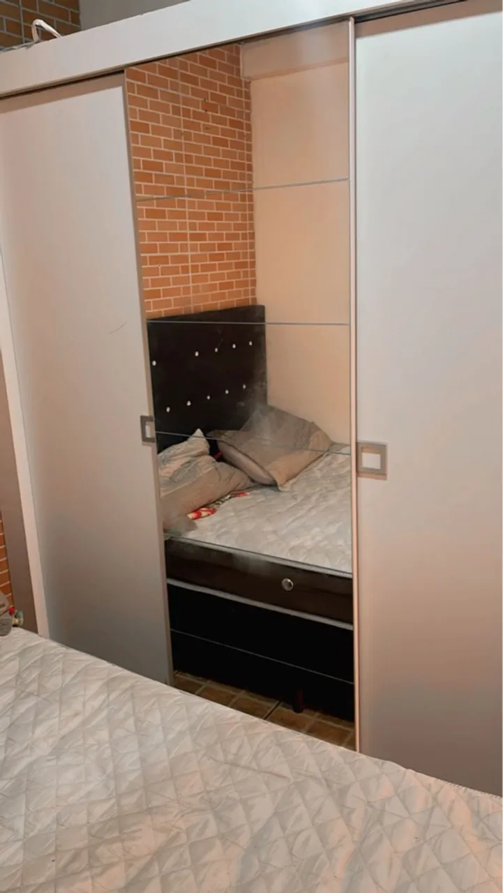 Guarda-Roupa moderno com espelho