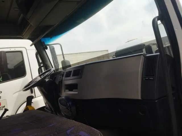Volvo VM 330 Leito 4x2 ano 2013 - Foto 9