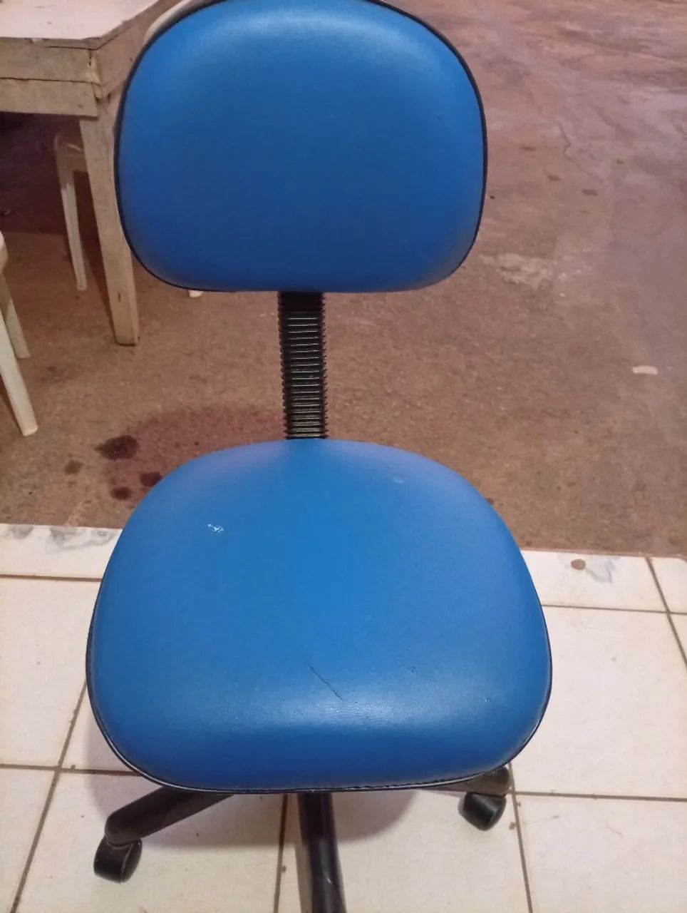 Vende se uma mesa de computador e uma cadeira de computador  - Foto 2