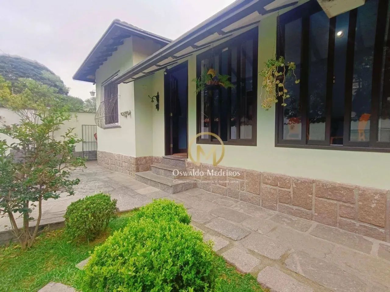 Casa com 4 dormitórios à venda, 159 m² por R$ 970.000,00 - Valparaíso - Petrópolis/RJ - Foto 2