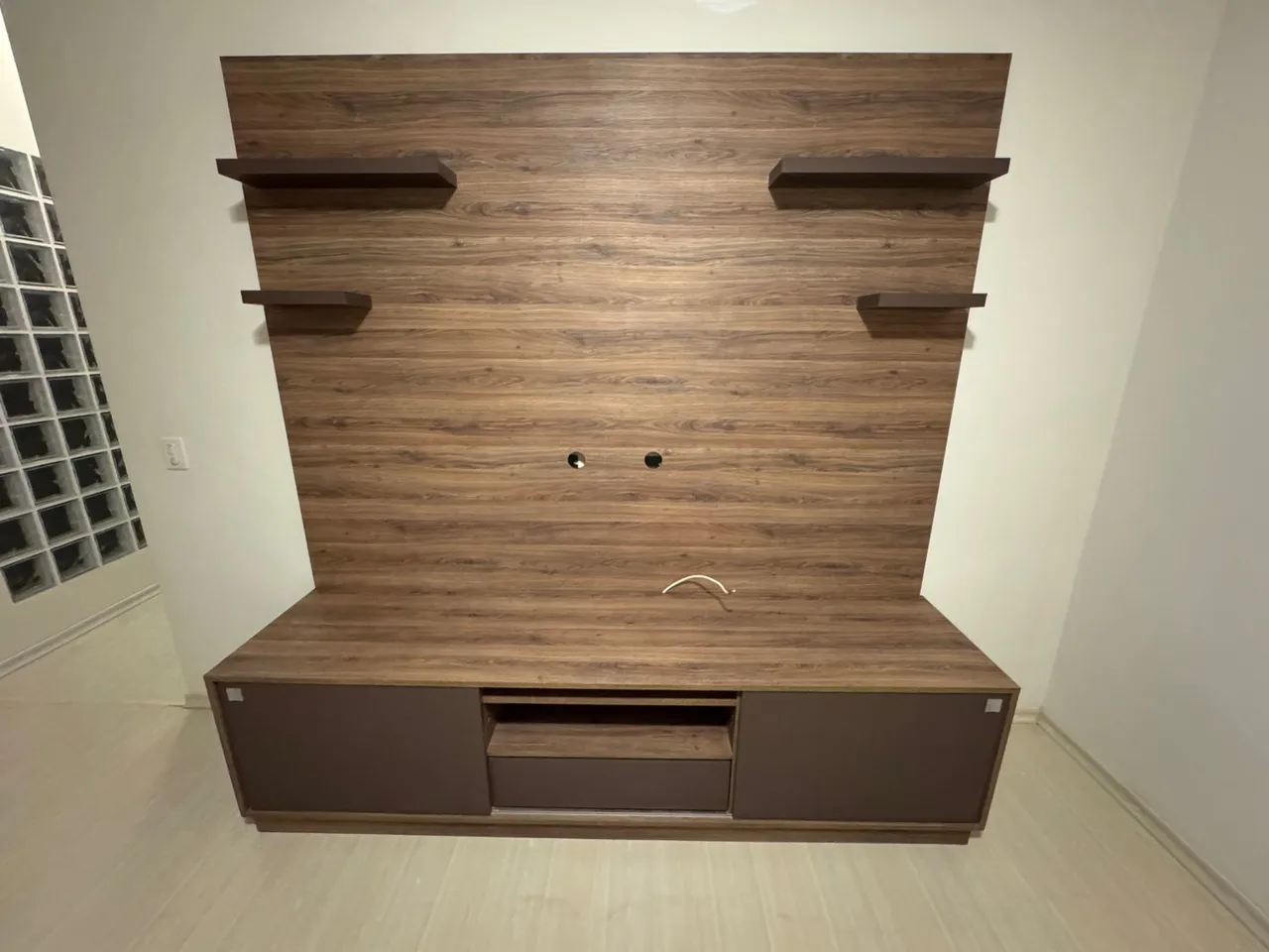 Painel para TV com rack em MDF 2,20cm