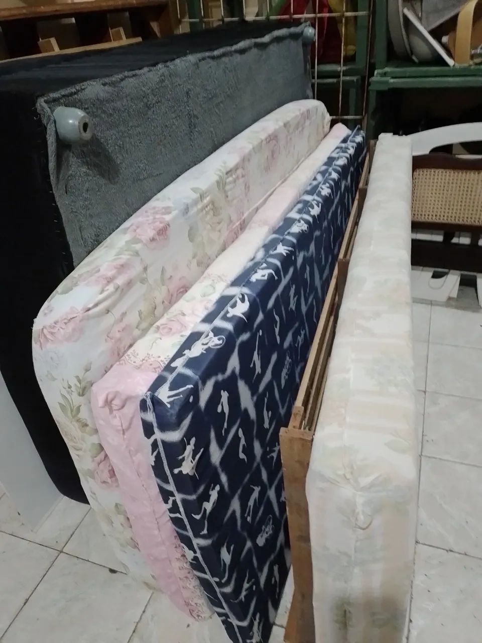 Colchão de solteiro  4 unidades 85$ cada . - Foto 2