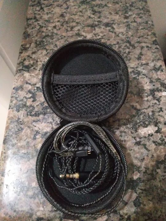 Bolsinha + cabo para fone Arcano