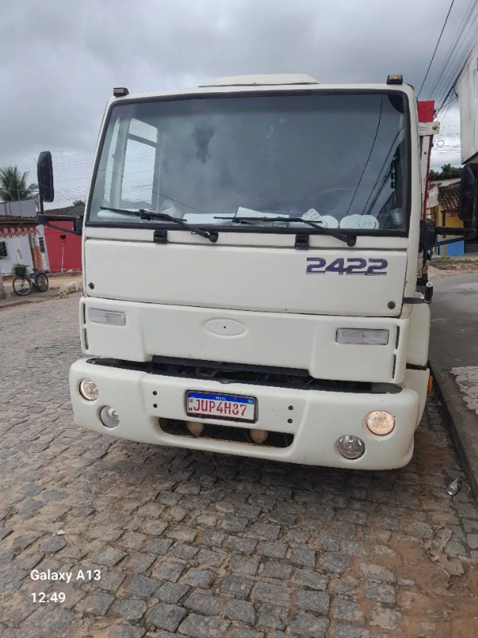 Ford cargo 2422 ano e modelo 2005 , Troco em carro do meu interesse são Tel. *69