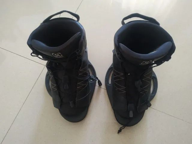 Wakeboard - prancha+botas marca RONIX tam. 139 - impecável - Foto 2