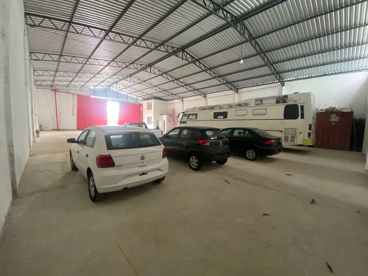 ALUGO NO BAIRRO RIO PIORINI COM 600m², MEZANINO E BANHEIRO