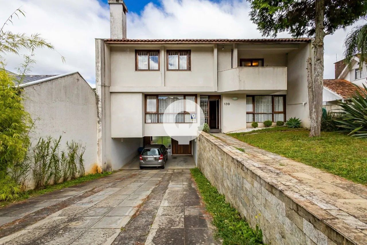 Casa com quintal maravilhoso no São Lourenço