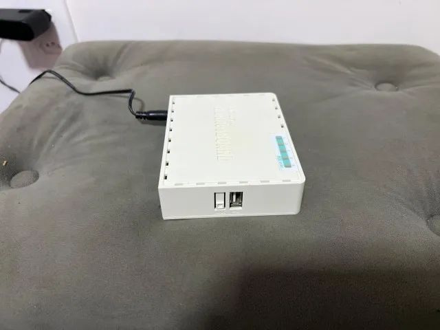 Roteador MikroTik hEX RB750Gr3 - Foto 2