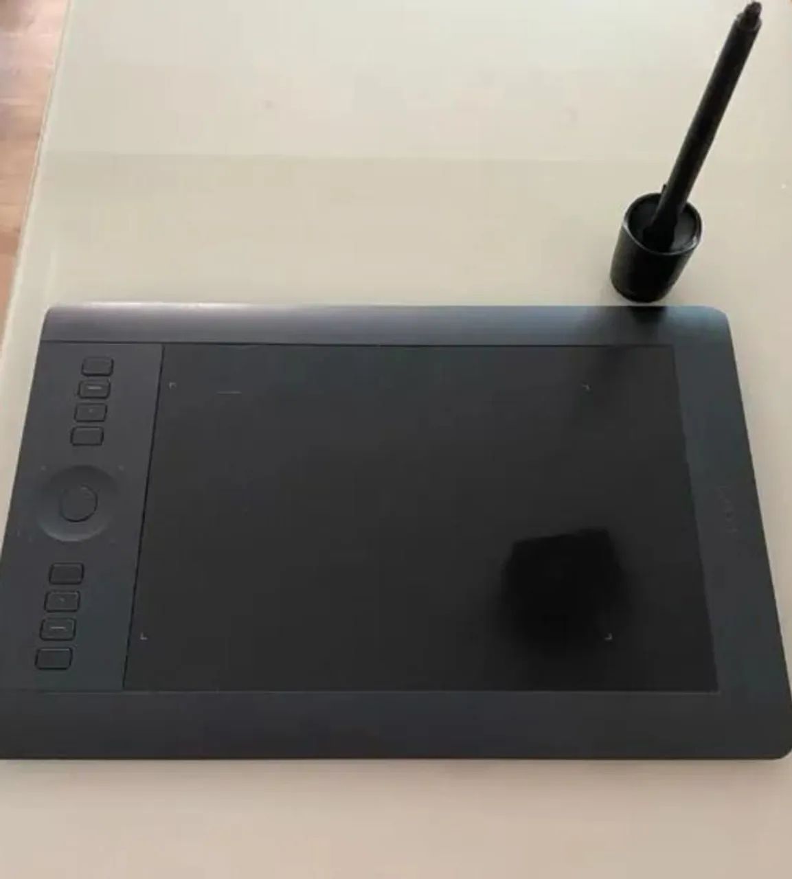 Intuos Pro Medium Graphics Tablet461093276893194240
