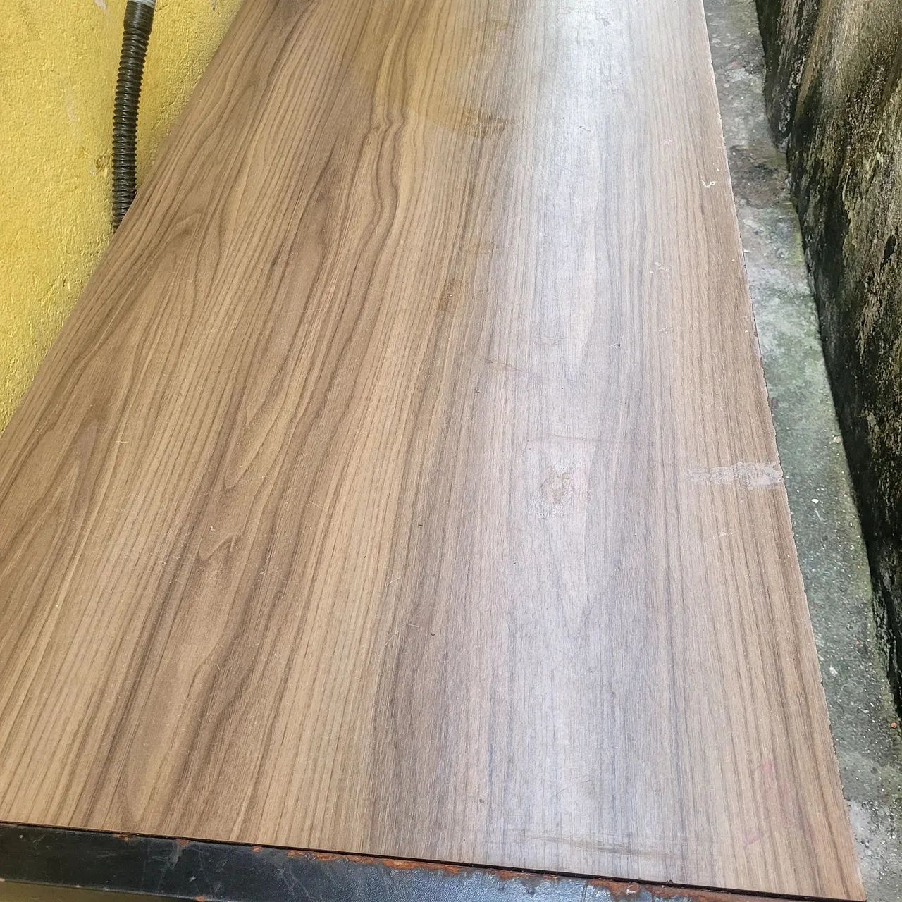 Mesa escritório com avarias 