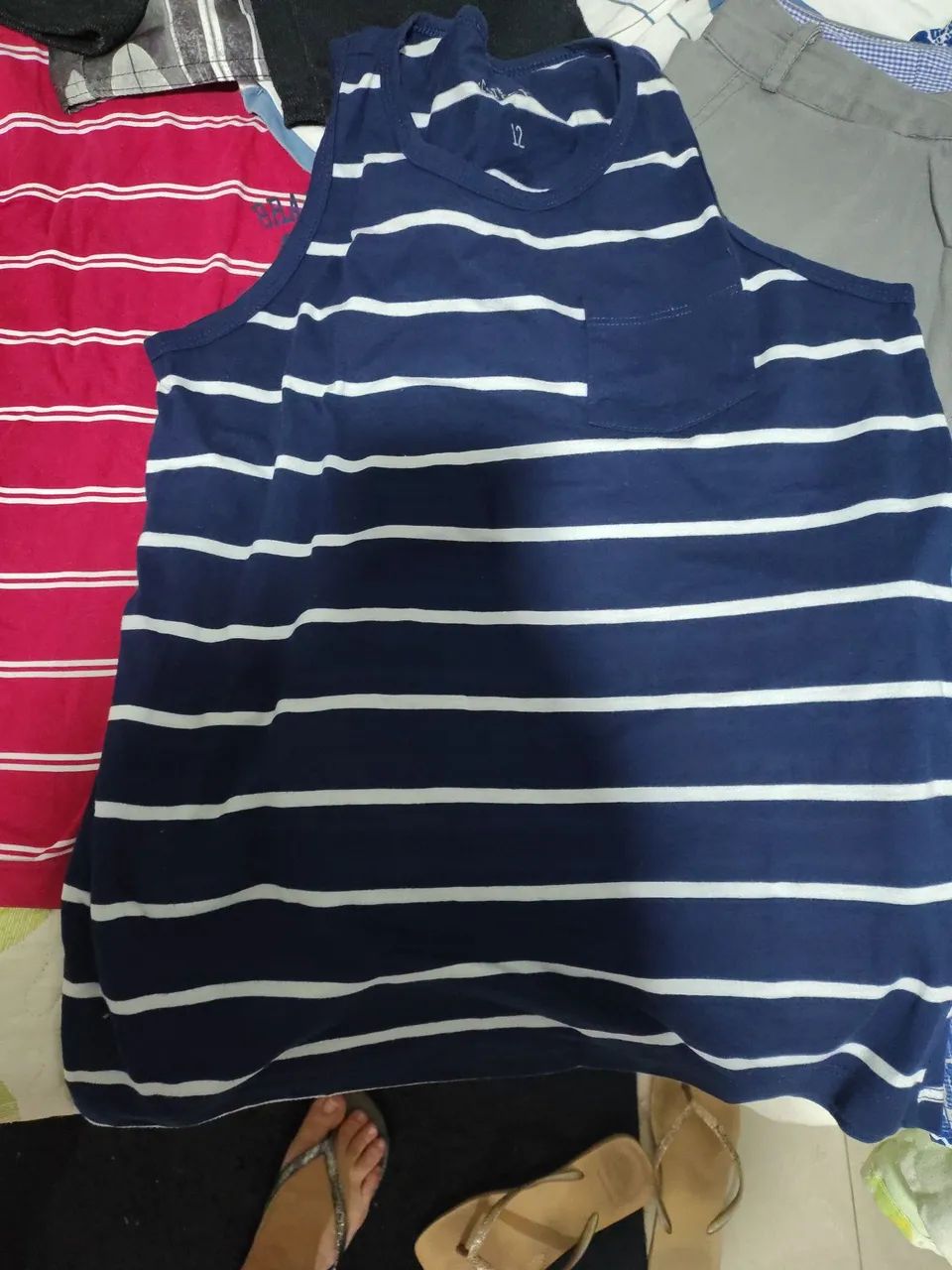 Lote com 17 peças de roupas masculinas. - Foto 4