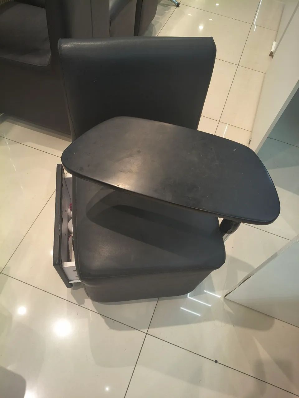 Cadeirinha, carrinho de manicure 