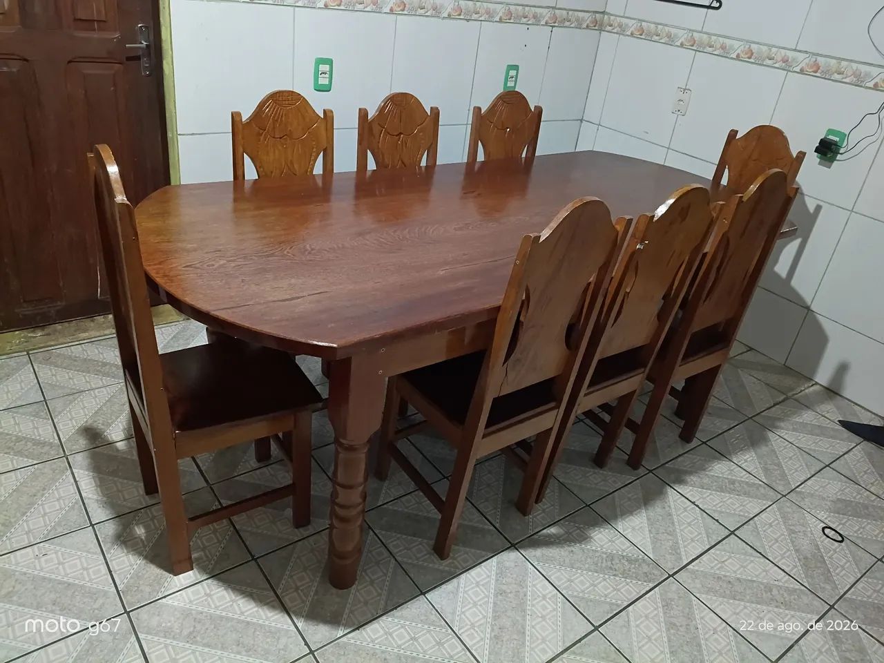 8 cadeiras semi nova retirada pesa muito - Foto 2