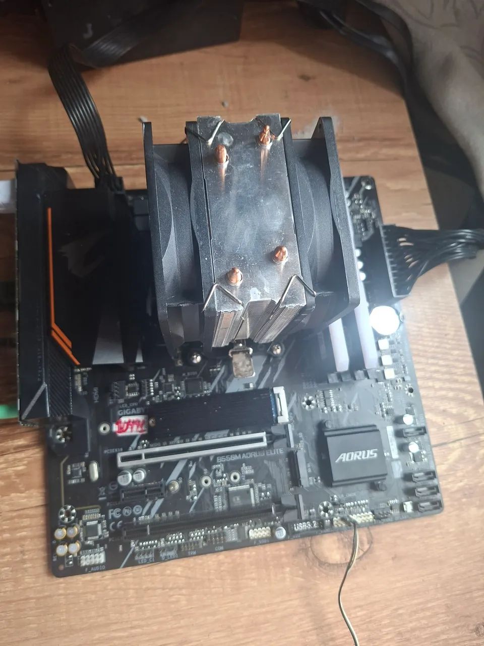 Placa mãe AORUS B550 Elite  - Foto 2