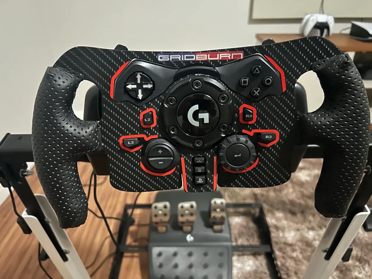 Volante gamer PS5 Logitech G923 com cockpit  - Foto 4