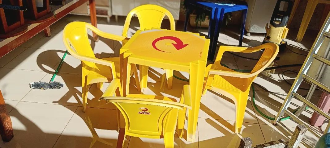 Conjunto Mesa de Plástico c/ 4 Cadeiras - Foto 4