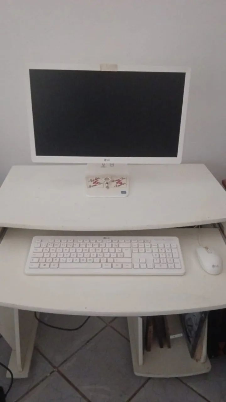 COMPUTADOR, MOUSE, TECLADO E MESA