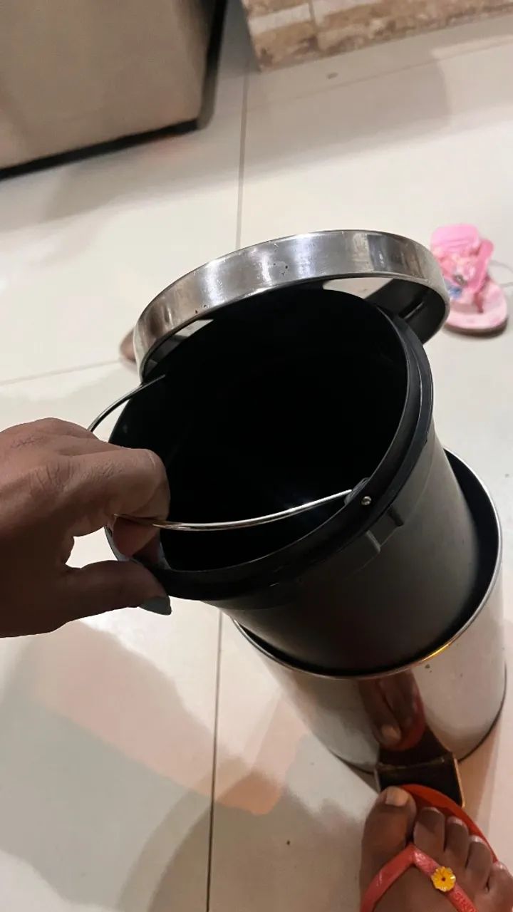 Lixeira Inox com Cesto 5 Litros + Pá de brinde - Foto 2