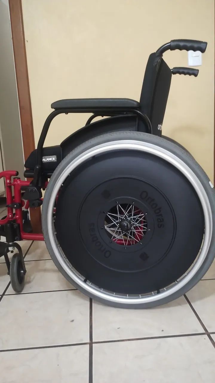 Cadeira de rodas em alumínio Ortobras - Foto 2