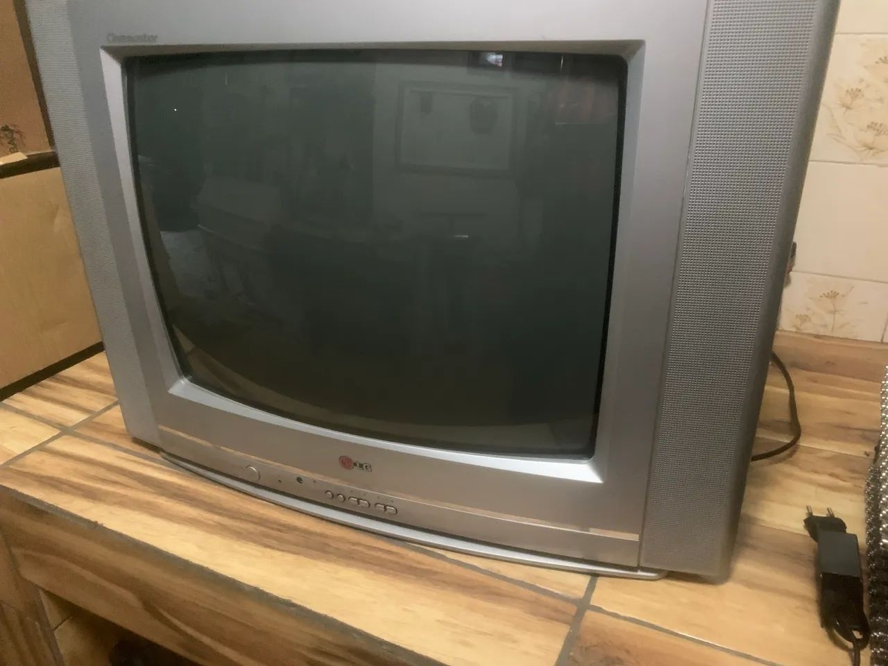 televisor de tubo  (CRT) da marca LG. 20?